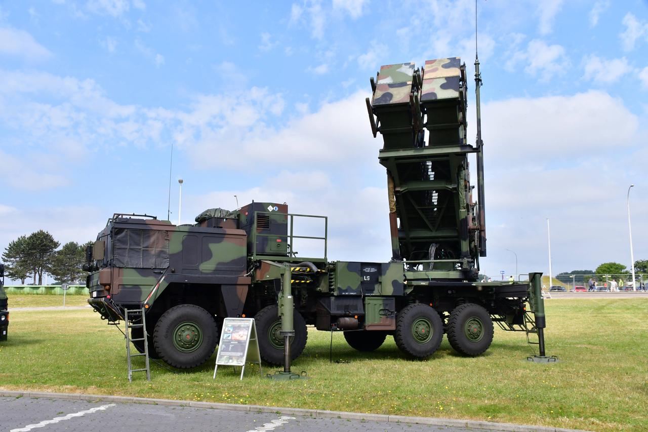 Patriot Flugabwehrsystem auf einer Ausstellung der Bundeswehr in Wilhelmshaven