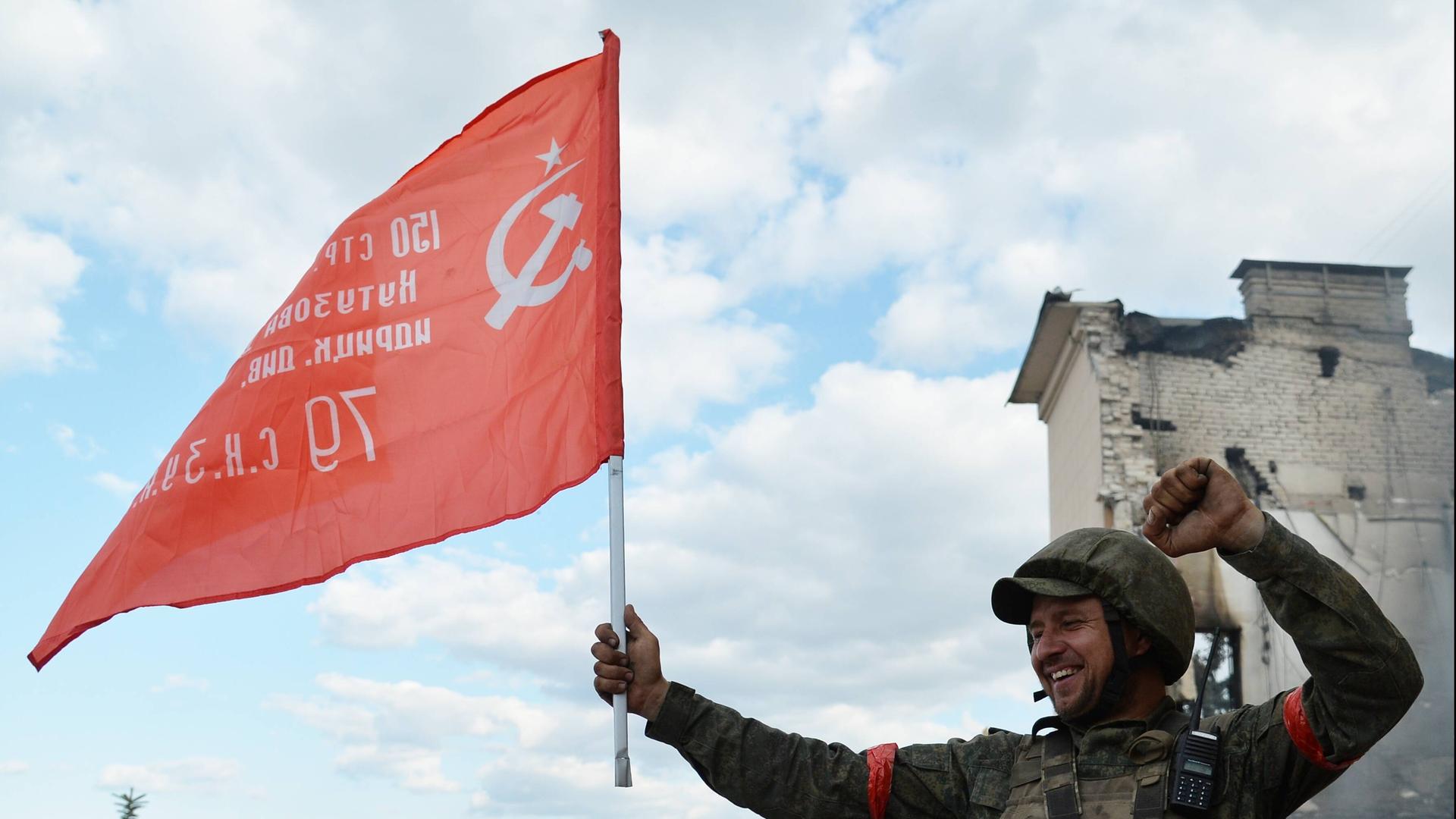LPR Russia Ukraine Military Operation 8228956 02.07.2022 A fighter of the 6th Platov Cossack Regiment of the LPR and a s LPR Russia Ukraine Military Operation 8228956 02.07.2022 A fighter of the 6th Platov Cossack Regiment of the LPR and a s