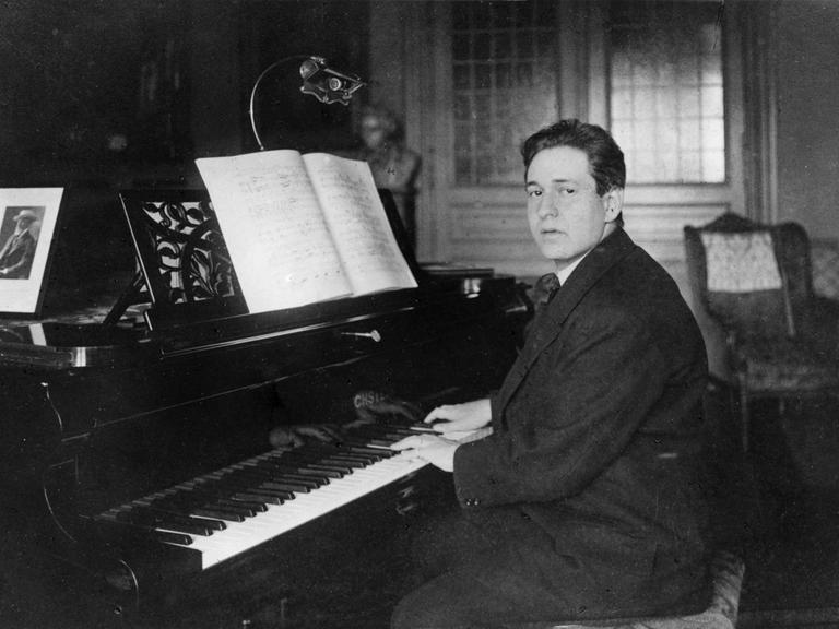 Erich Wolfgang Korngold (um 1920)