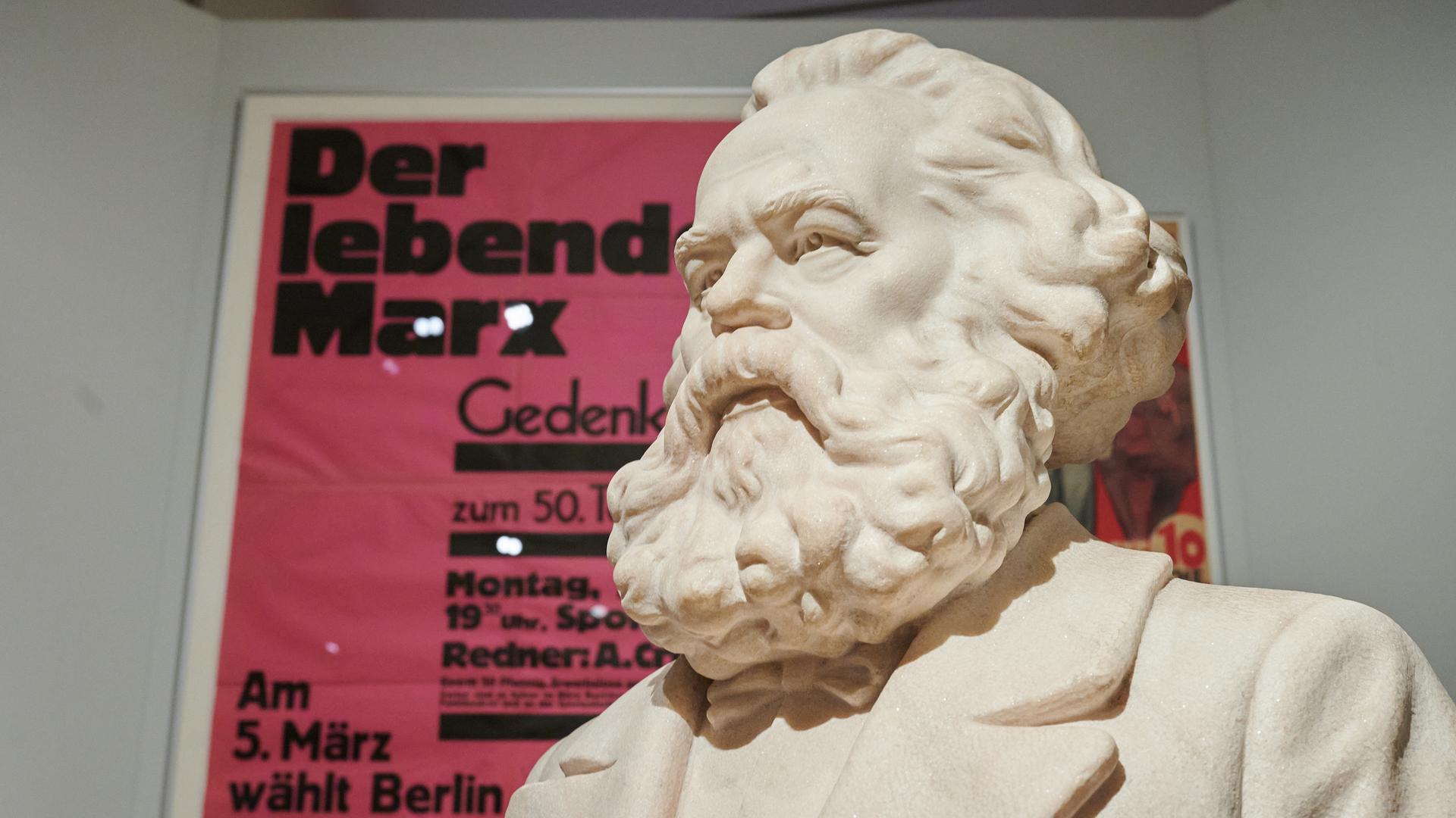 Die Büste von Karl Marx von Constantin Baraschi, 1953 steht in der Ausstellung "Karl Marx und der Kapitalismusâ im Deutschen Historischem Museum. Die Ausstellung ist vom 10.2.2022 bis zum 21.2.2022 geöffnet. Die Büste von Karl Marx von Constantin Baraschi, 1953 steht in der Ausstellung "Karl Marx und der Kapitalismusâ im Deutschen Historischem Museum. Die Ausstellung ist vom 10.2.2022 bis zum 21.2.2022 geöffnet.
