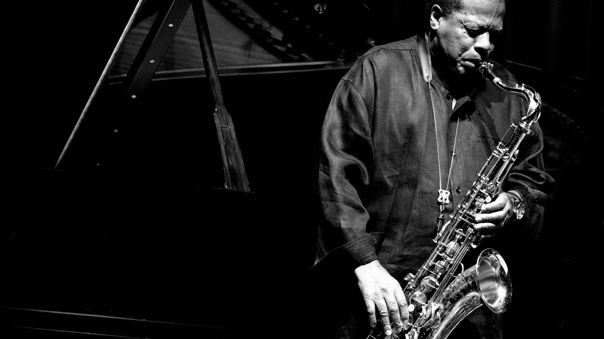 Der Jazz-Komponist und Saxofonist Wayne Shorter auf der Bühne bei einem Konzert, 2011.
