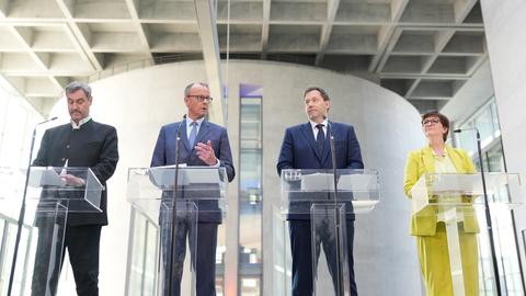 Die Parteivorsitzenden Söder (CSU), Merz (CDU), Klingbeil und Esken (beide SPD)