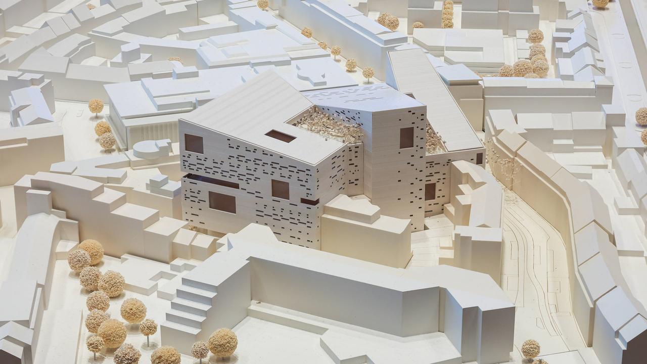 Der Entwurf des neuen Düsseldorfer Opernhauses in weißem Pappmaché.