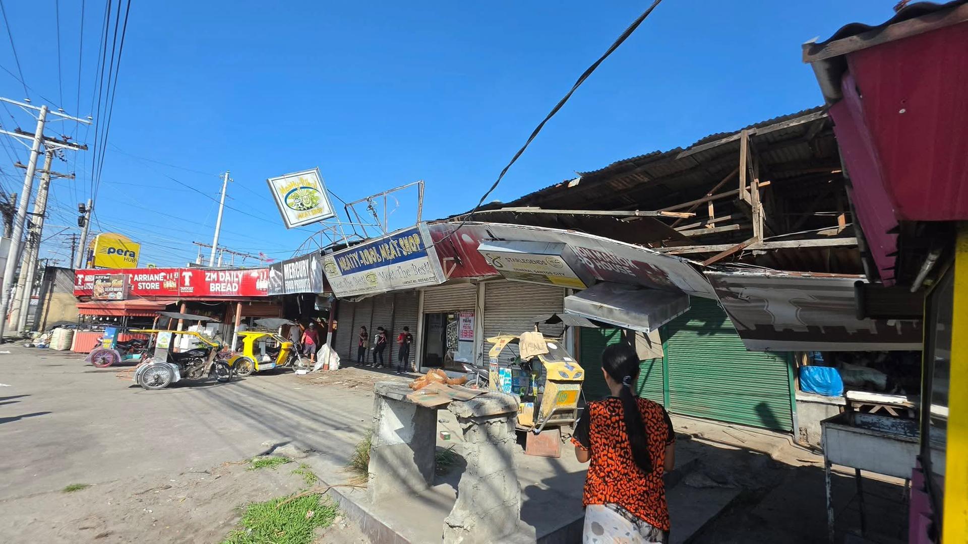 Zu sehen sind beschädigte Geschäfte in der Stadt General Santos City auf den Philippinen Zu sehen sind beschädigte Geschäfte in der Stadt General Santos City auf den Philippinen