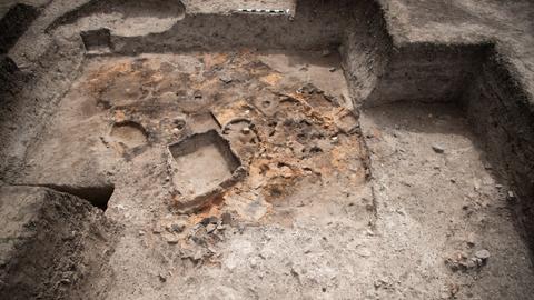 Archäologische Ausgrabungsstelle Svinjarička Čuka, Serbien mit einem verbrannten Haus 
