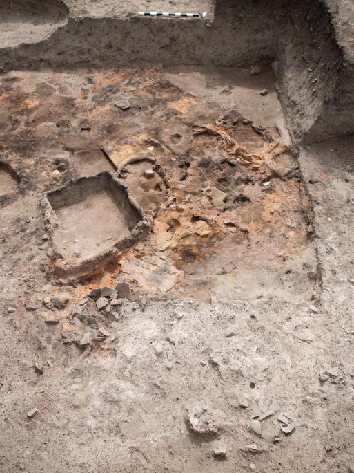 Archäologische Ausgrabungsstelle Svinjarička Čuka, Serbien mit einem verbrannten Haus 