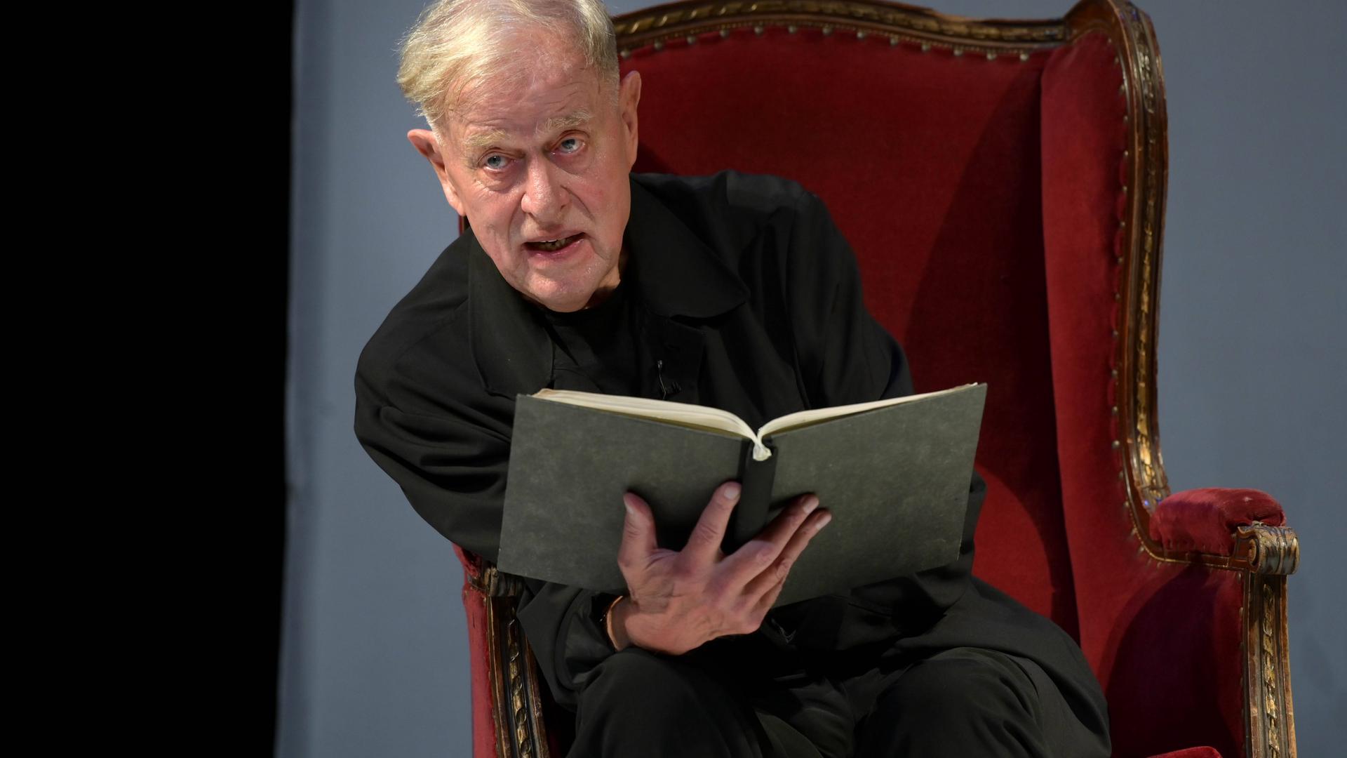 Eine Lesung des Theaterregisseurs Claus Peymann
