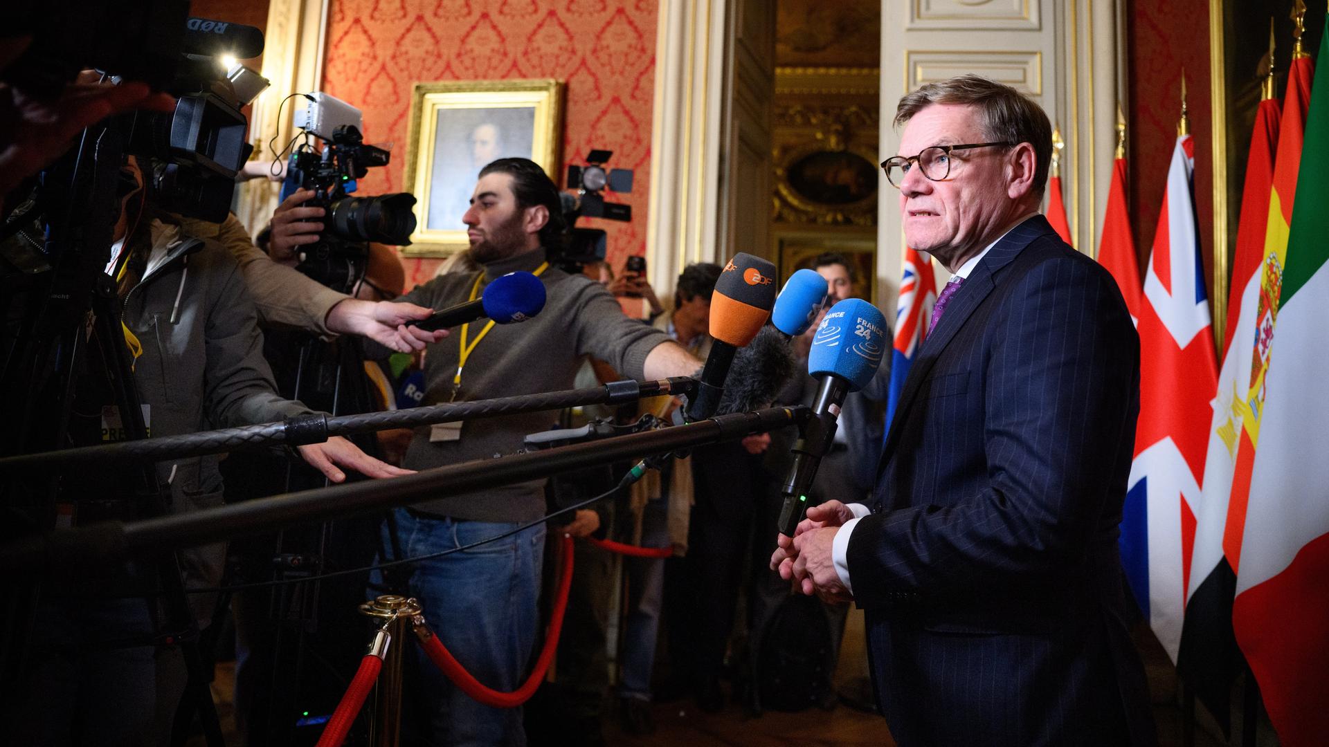 Paris: Johann Wadephul (CDU), Außenminister, äußert sich vor dem Treffen zur Umsetzung des US-Friedensplans zur Beendigung des Krieges in Gaza im französischen Außenministerium. Paris: Johann Wadephul (CDU), Außenminister, äußert sich vor dem Treffen zur Umsetzung des US-Friedensplans zur Beendigung des Krieges in Gaza im französischen Außenministerium.