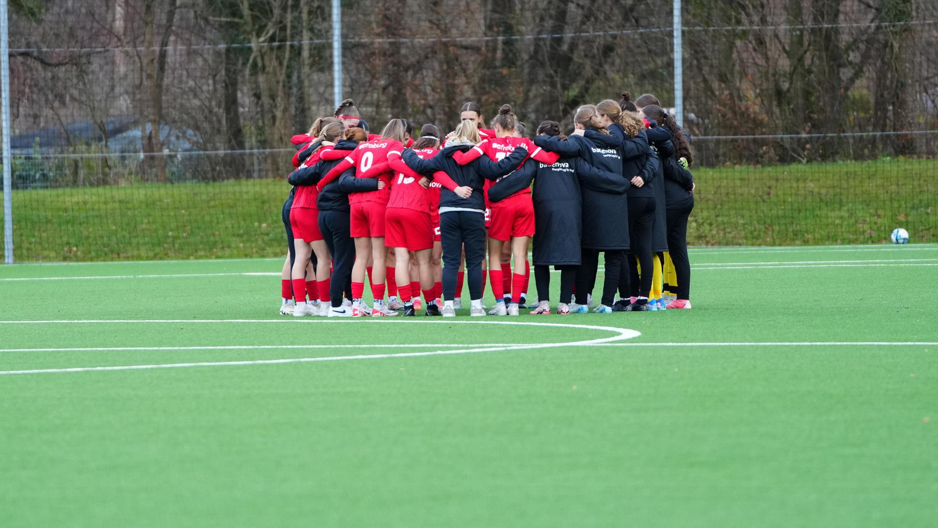 Die U16-Juniorinnen des SC Freiburg vor einem DFB-Pokalspiel