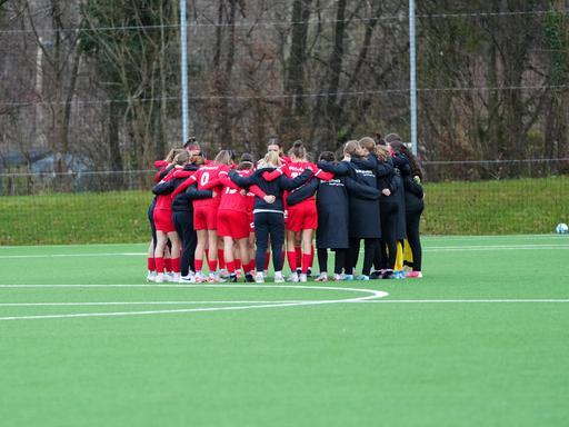 Die U16-Juniorinnen des SC Freiburg vor einem DFB-Pokalspiel