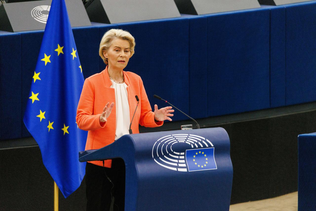 Frankreich, Straßburg: Ursula von der Leyen, Präsidentin der Europäischen Kommission, hält im Europäischen Parlament eine Rede über den Stand der Europäischen Union und ihre Pläne und Strategien für die Zukunft. 