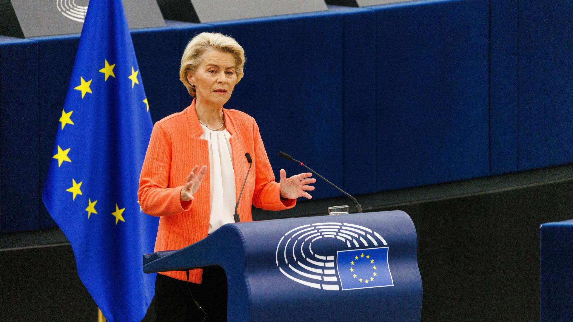 Frankreich, Straßburg: Ursula von der Leyen, Präsidentin der Europäischen Kommission, hält im Europäischen Parlament eine Rede über den Stand der Europäischen Union und ihre Pläne und Strategien für die Zukunft.