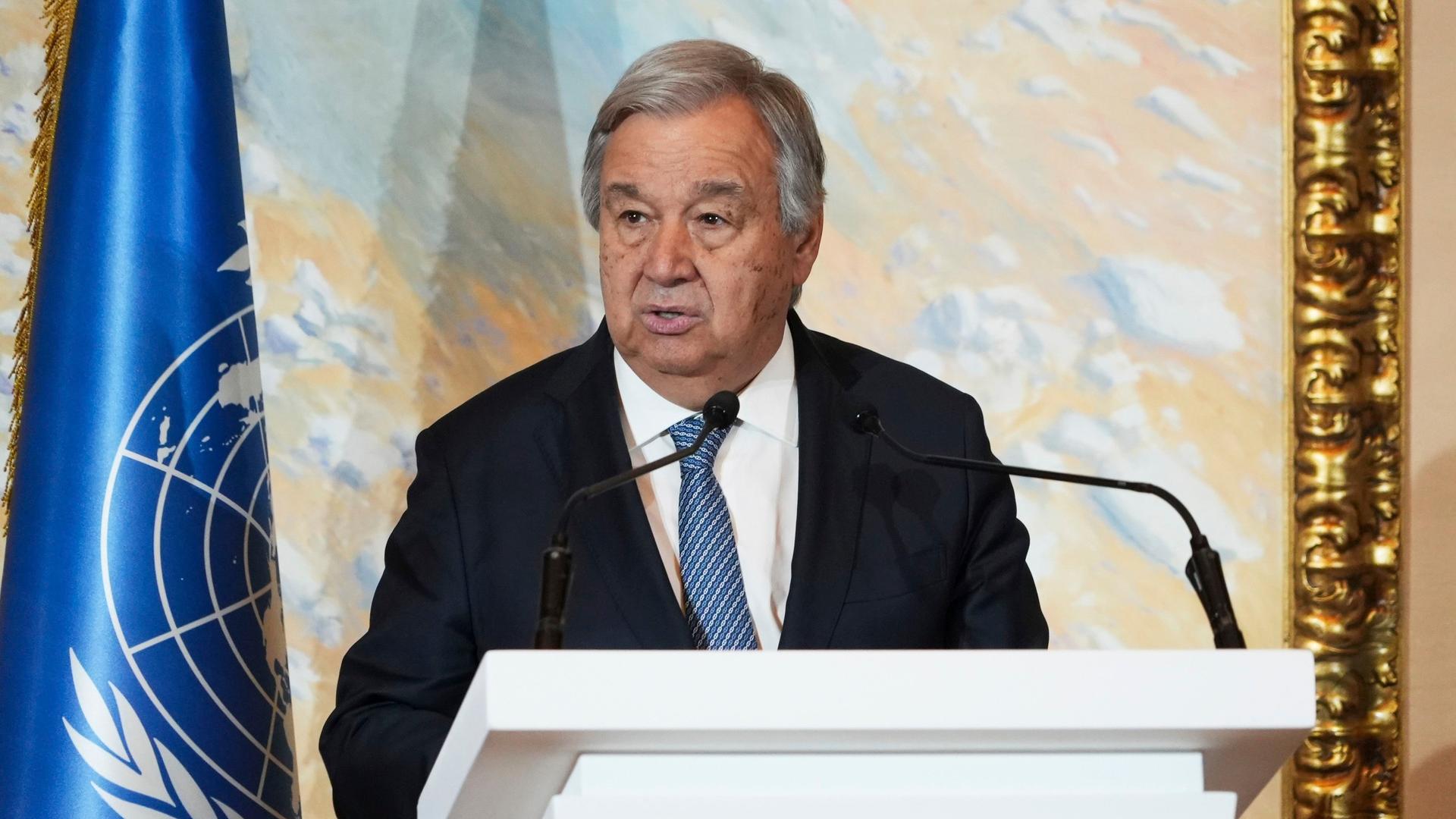 Katar, Doha: Antonio Guterres, Generalsekretär der Vereinten Nationen, hält eine Ansprache nach einem geschlossenen Gipfeltreffen zu Afghanistan. Katar, Doha: Antonio Guterres, Generalsekretär der Vereinten Nationen, hält eine Ansprache nach einem geschlossenen Gipfeltreffen zu Afghanistan.