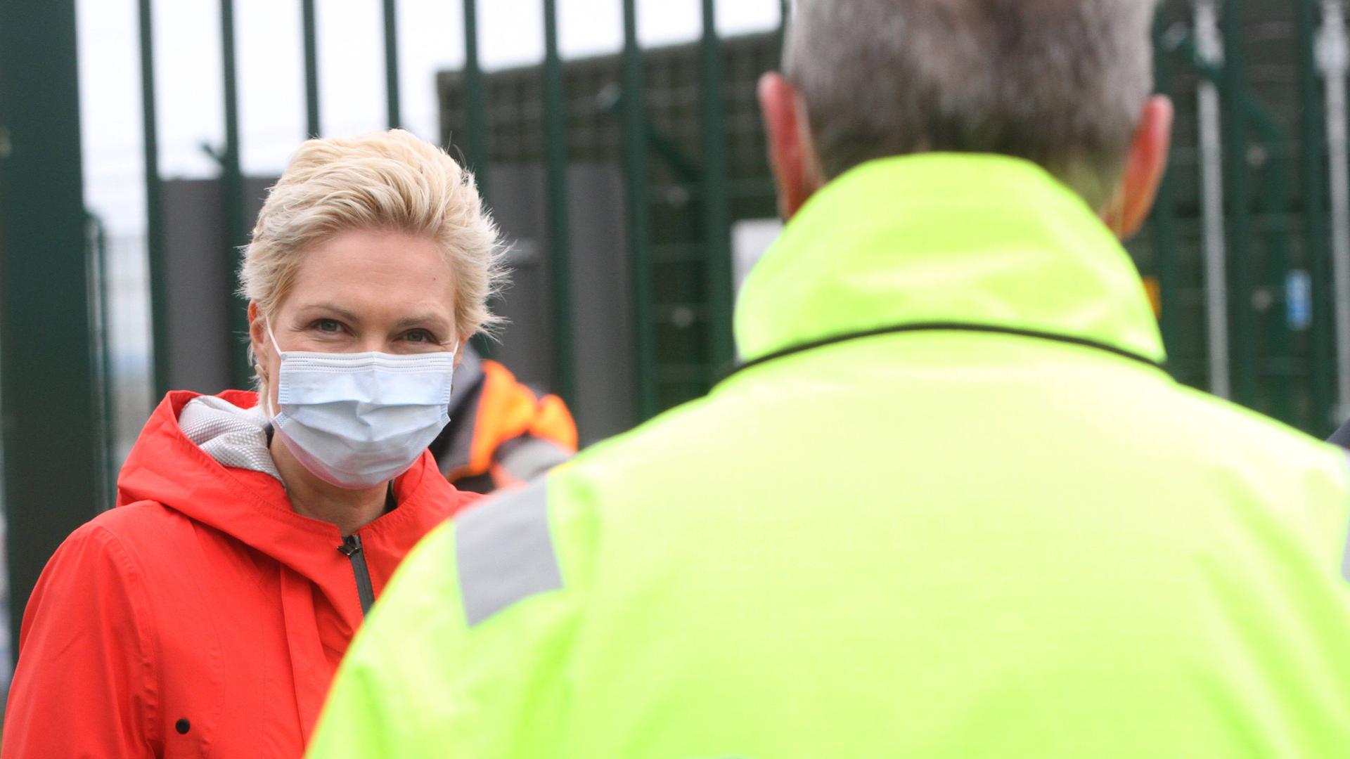 Die Ministerpräsidentin des Landes Mecklenburg Vorpommern Manuela Schwesig besucht die Anlandestation für die Ostsee-Pipeline Nord Stream 2