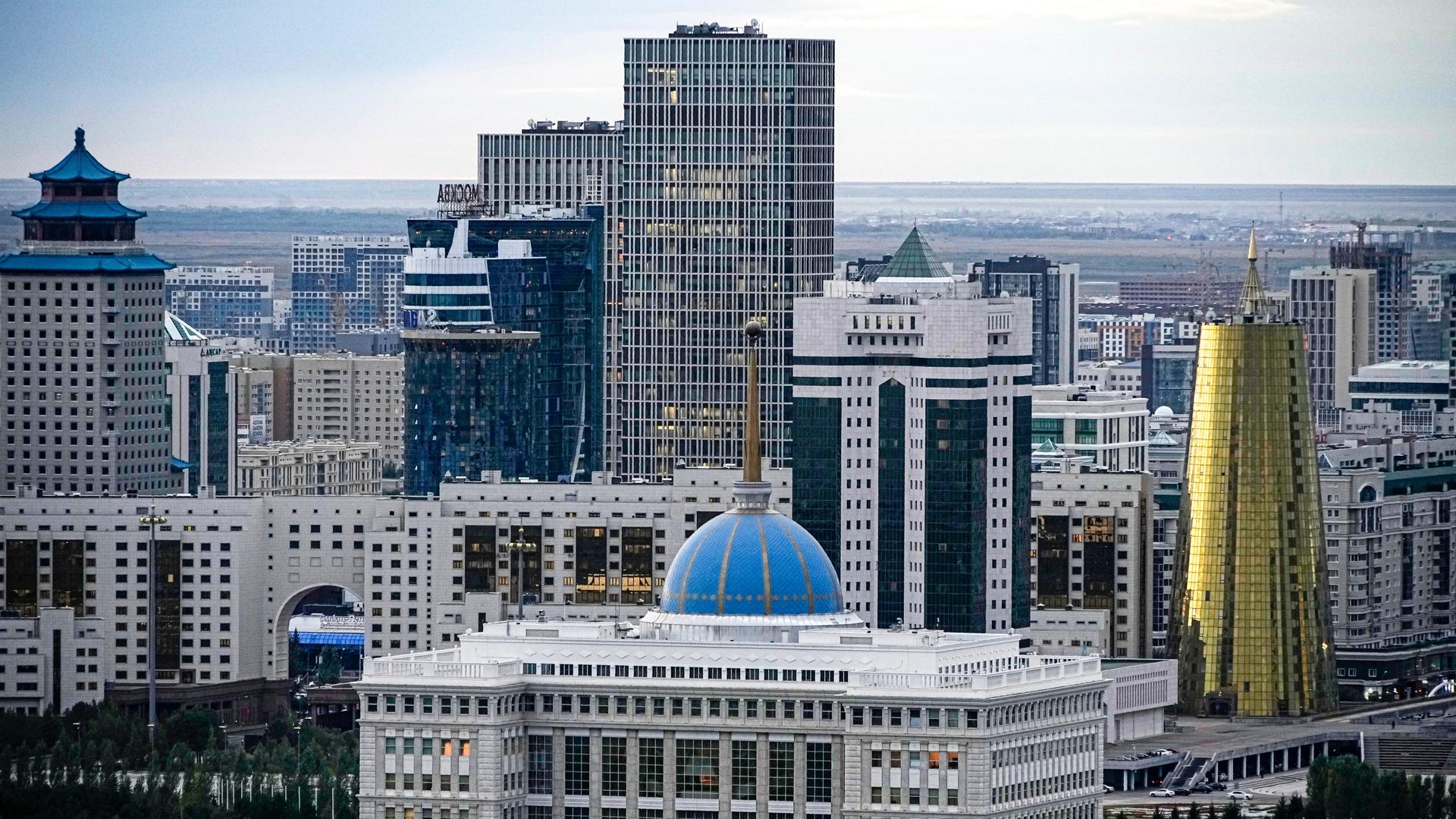 Blick auf den Präsidentenpalast im Zentrum von Astana, der Hauptstadt Kasachstans. 