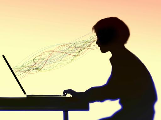  Linien verlaufen zwischen einer Frau und einem Laptop-Computer (Illustration)