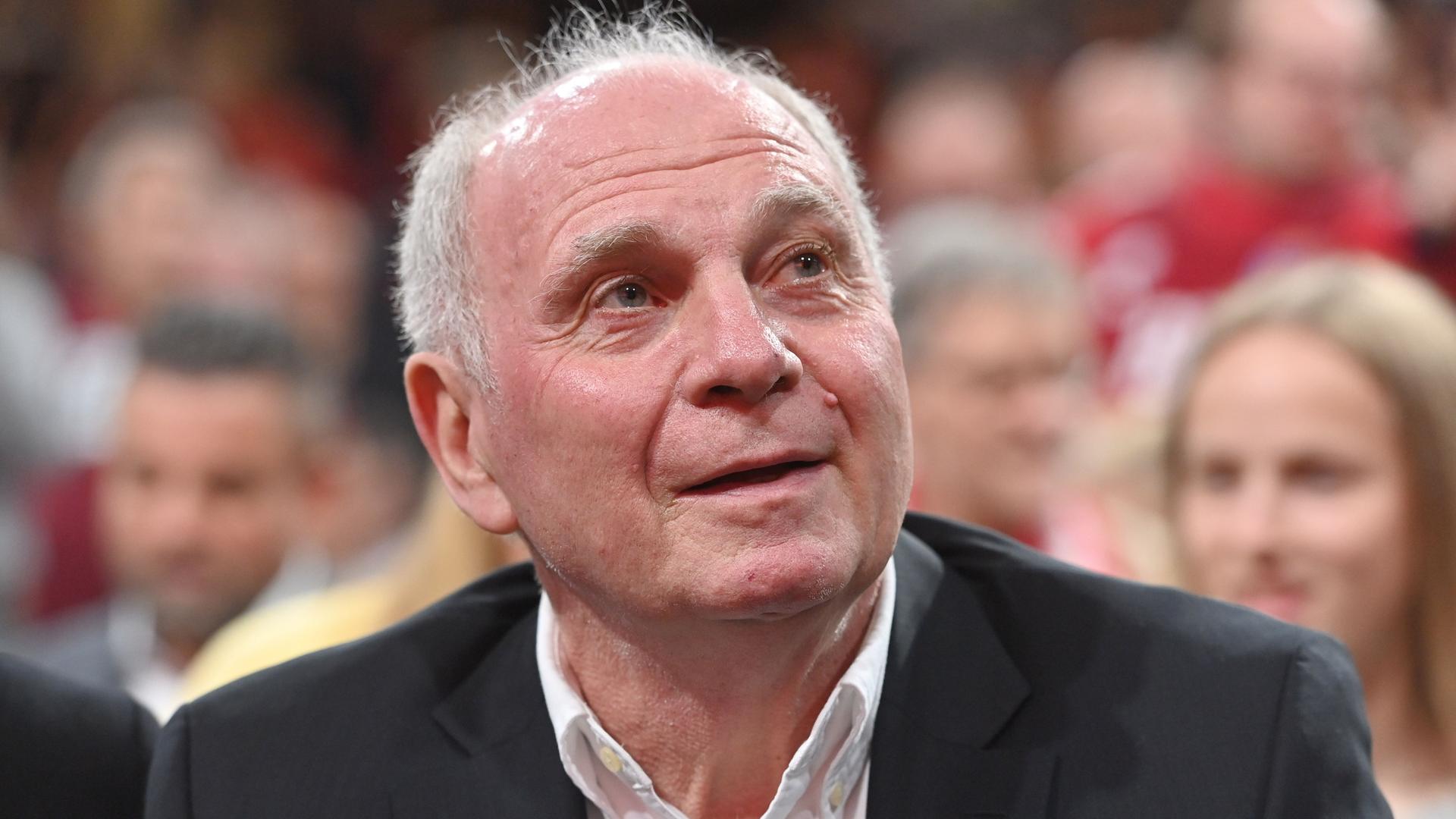 Uli Hoeneß – ehemaliger Spieler, Manager und Präsident des Rekordmeisters des FC Bayern München - während der Jahreshauptversammlung des Vereins