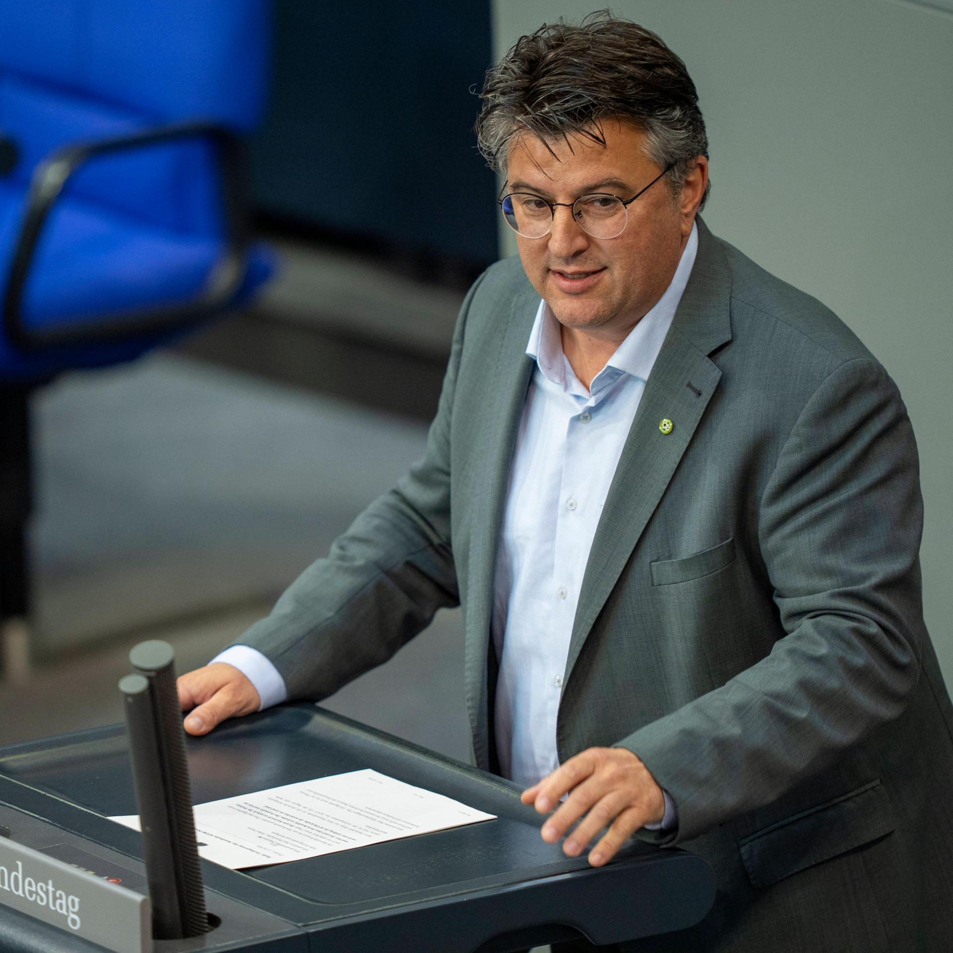 Boris Mijatovic (Bündnis 90/Die Grünen) spricht im Bundestag. 