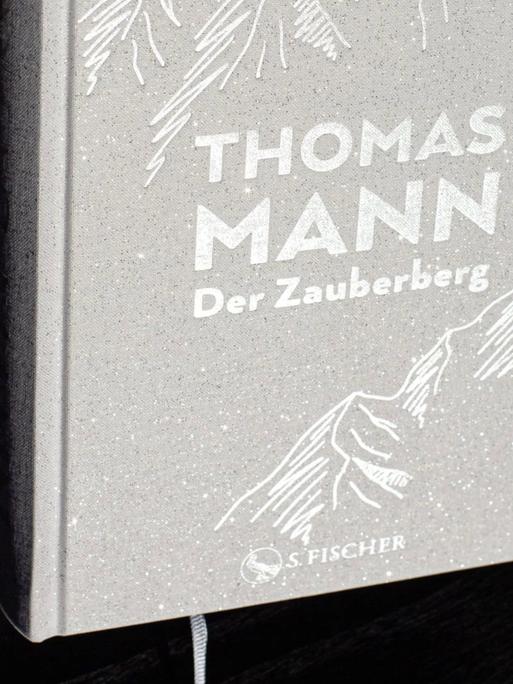 Eine Prachtausgabe von "Der Zauberberg" von Thomas Mann zum 100. Geburtstag des Buches.