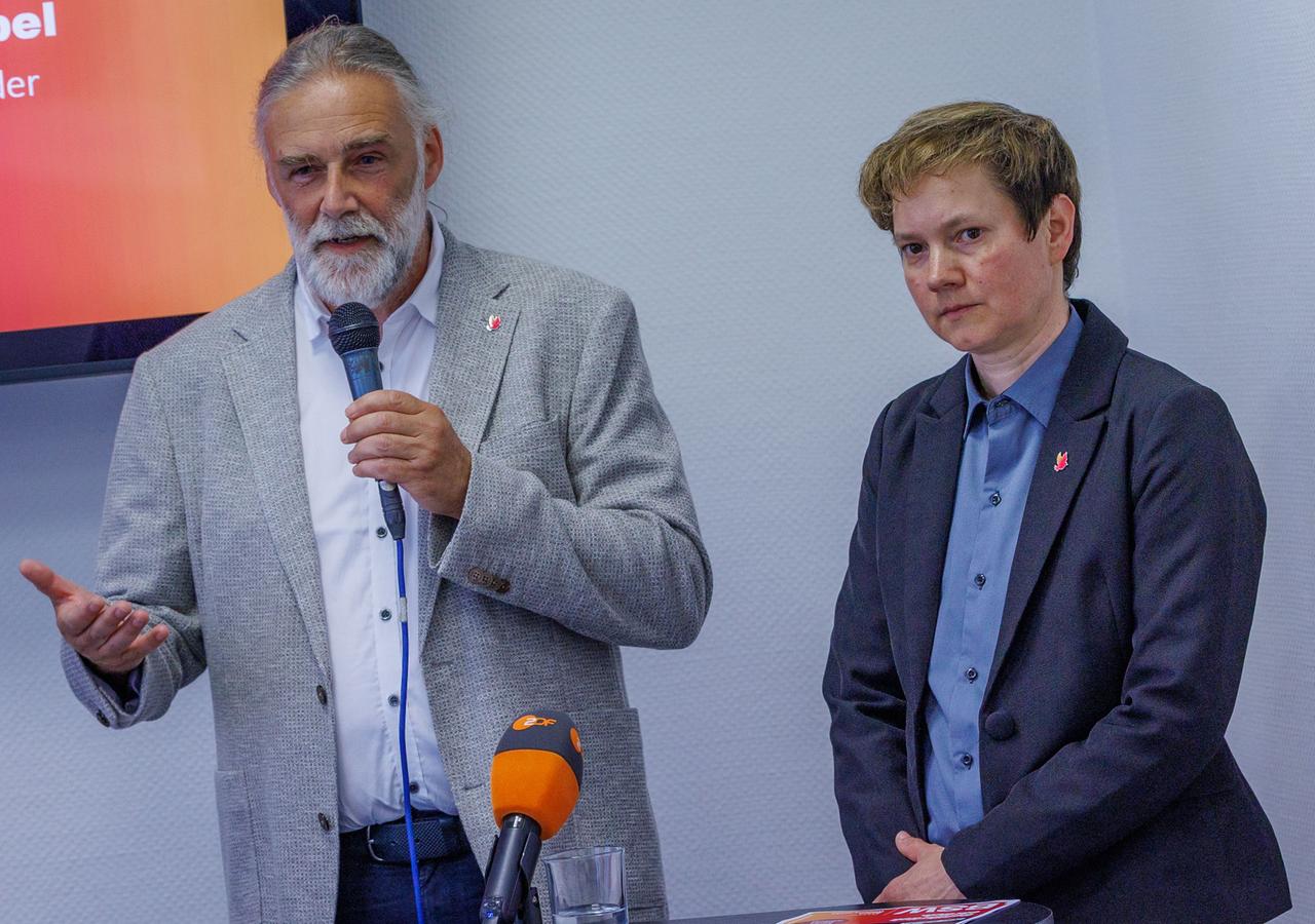 Peter Schabbel und Sabine Firnhaber, Landesvorsitzende und Spitzenkandidaten des BSW für die Landtagswahlen in Mecklenburg-Vorpommern. Peter Schabbel und Sabine Firnhaber, Landesvorsitzende und Spitzenkandidaten des BSW für die Landtagswahlen in Mecklenburg-Vorpommern.