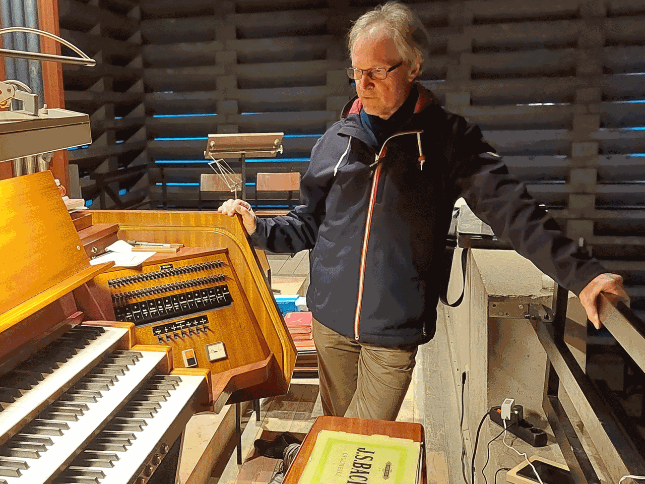 Matthias Körner an der Orgel, die er seit 43 Jahren spielt