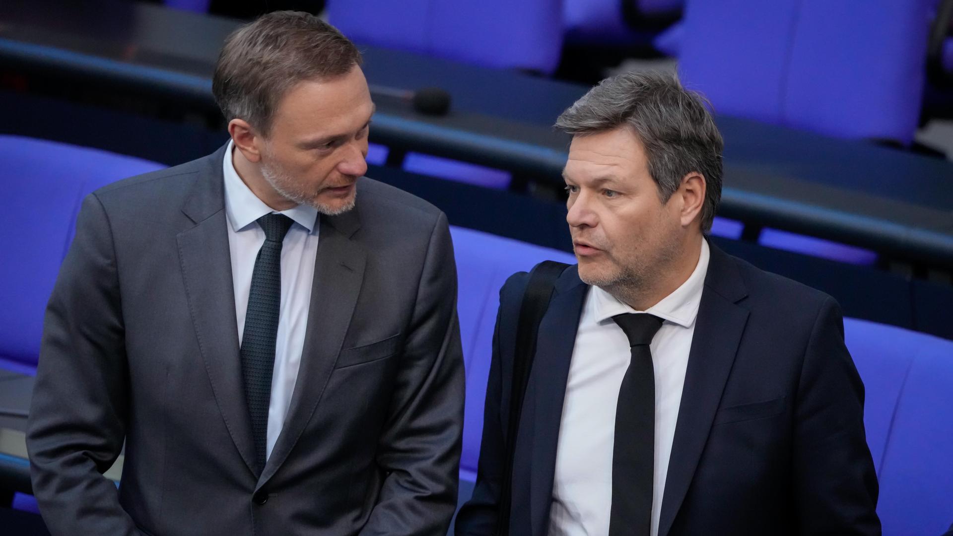 Finanzminister Christian Lindner (FDP) und Wirtschaftsminister Robert Habeck (Gruene) im Bundestag