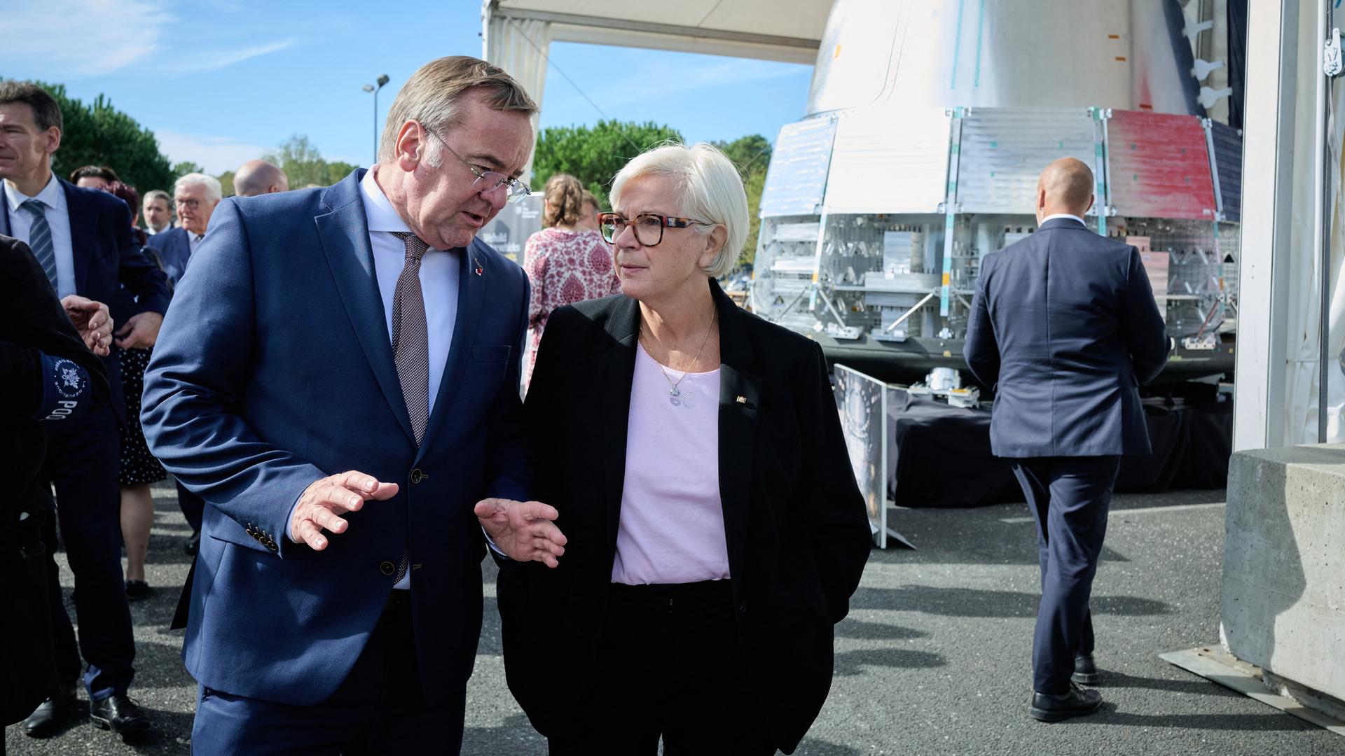 Boris Pistorius (SPD), Bundesminister der Verteidigung, und Catherine Vautrin, Verteidigungsministerin von Frankreich, besuchen das französische Unternehmen The Exploration Company. Boris Pistorius (SPD), Bundesminister der Verteidigung, und Catherine Vautrin, Verteidigungsministerin von Frankreich, besuchen das französische Unternehmen The Exploration Company.