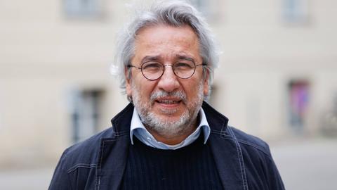 Can Dündar bei der Pressekonferenz zum Festival Gezi - Ten Years after im Gezi Cafe beim Gorki Theater am 16.05.23 in Berlin