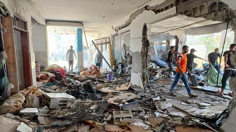 Ein zerstörtes Feldlazarett in Deir al-Balah, Gaza. 