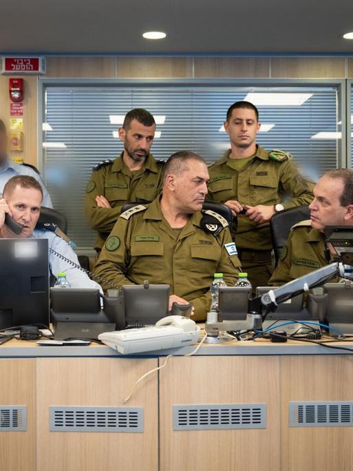 Der Generalstab der israelischen Streitkräfte um Stabschef Eyal Zamir bestätigten den Angriff auf den Iran