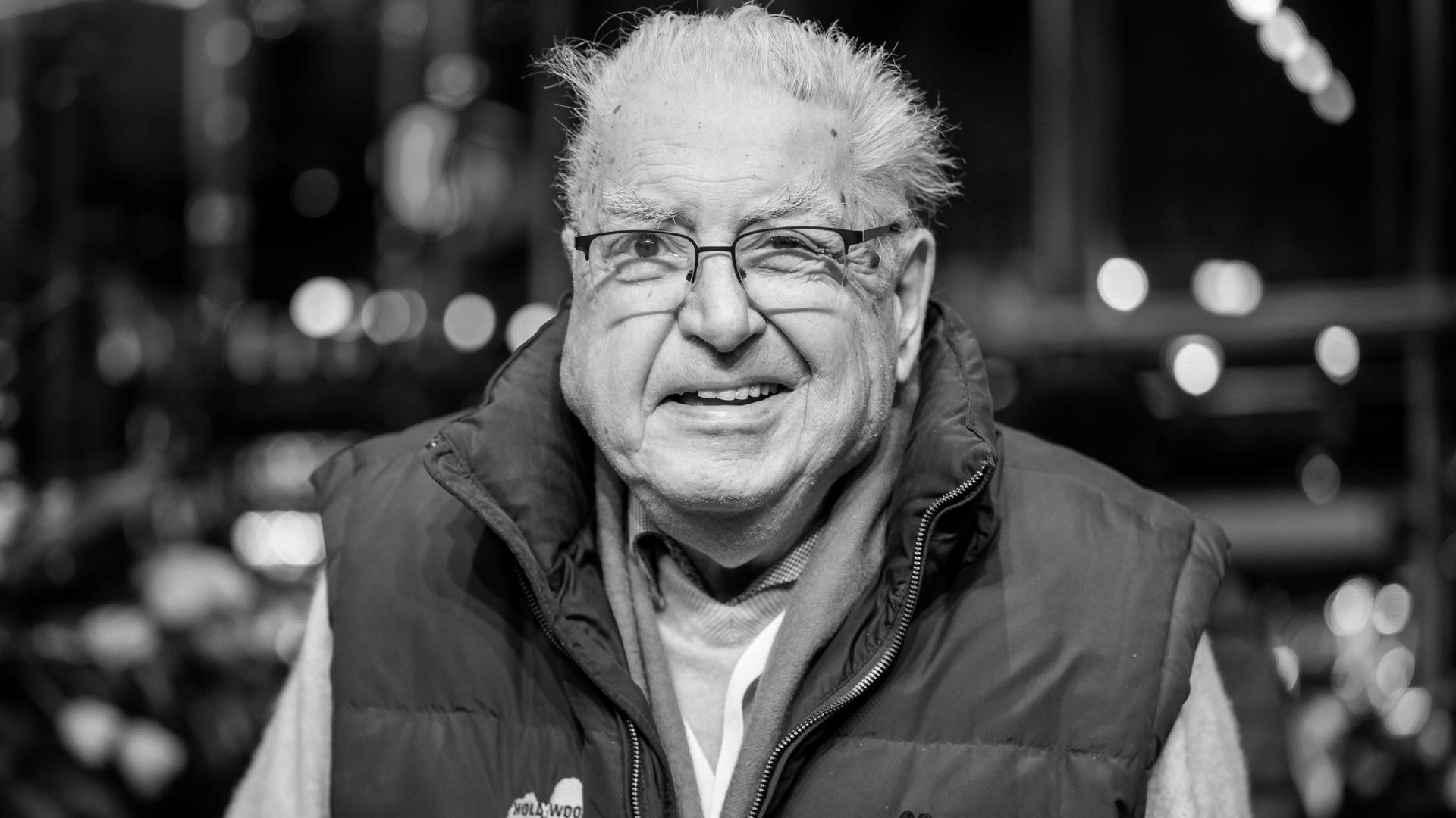 Moritz de Hadeln, früherer Direktor der Berlinale Filmfestspiele, auf dem Roten Teppich.