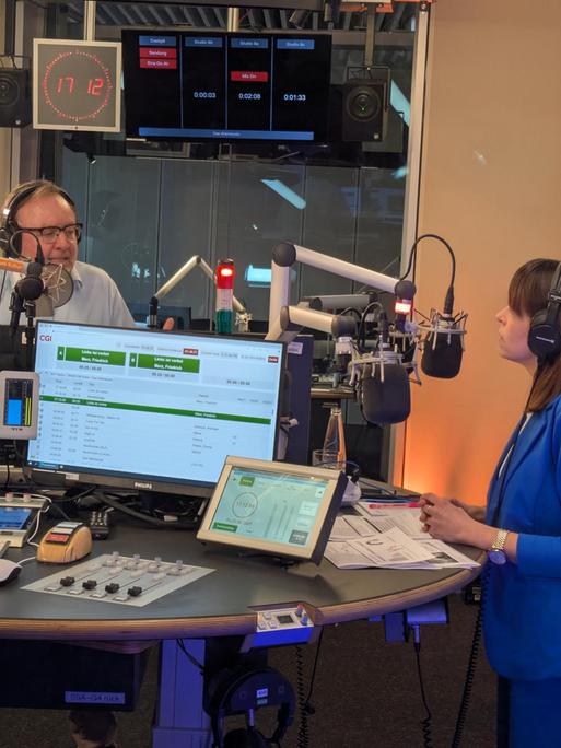 Korbinian Frenzel, Friedbert Meurer und Julia Reuschenbach im Deutschlandfunk Wahlstudio