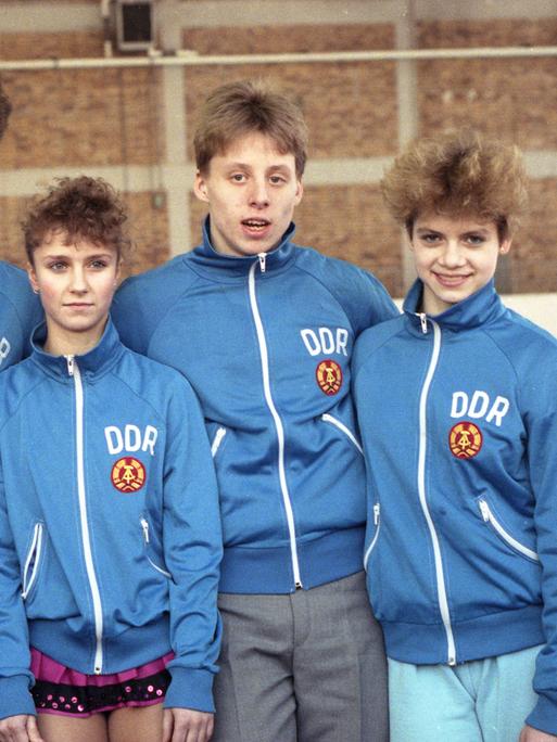 Das Eislauf-Team der DDR im Januar 1989 für die  Europameisterschaft in Birmingham.