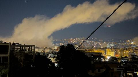 Rauch steigt auf von israelischen Luftangriffen auf Dahieh, einem südlichen Vorort von Beirut. 