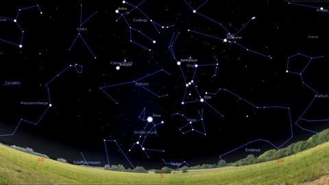 Der Neujahrsstern: Auf 10 Grad östlicher Länge steht Sirius um Mitternacht noch nicht ganz im Süden.