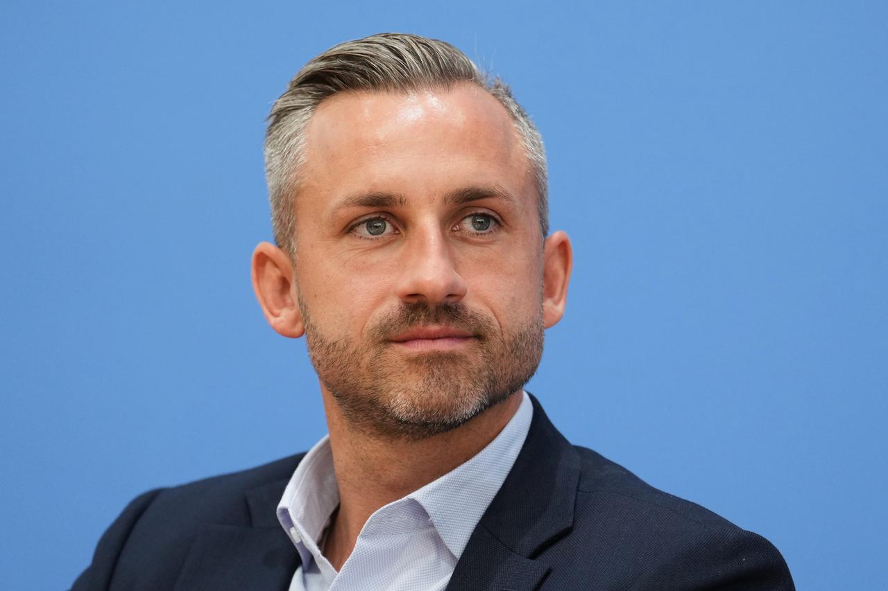 Der AfD-Spitzenkandidat bei der LAndtagswahl in Sachsen-Anhalt, Ulrich Siegmund, bei einer Pressekonferenz in Berlin am Tag nach der Wahl. 