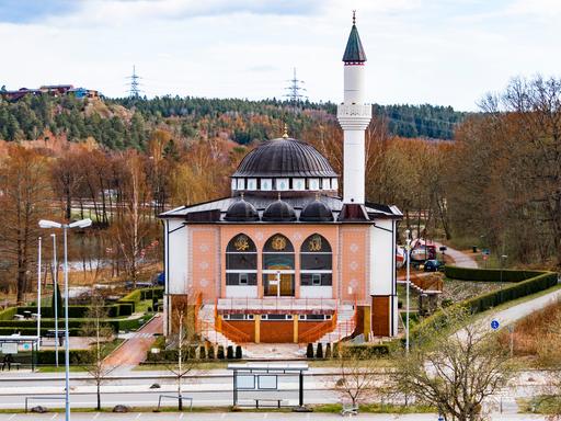 Blick auf die Fittja Moschee am Stadtrand der schwedischen Hauptstadt Stockholm.