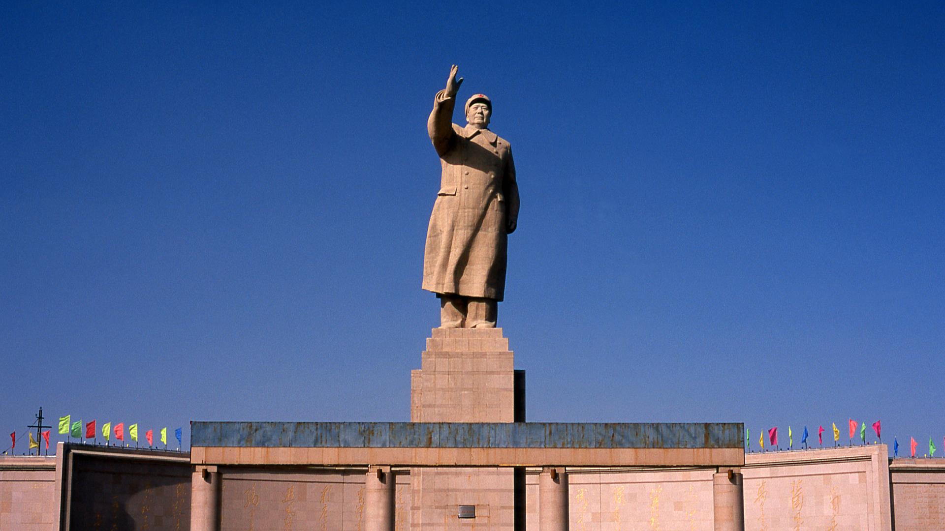 Eine Statue von Mao Tse-tung