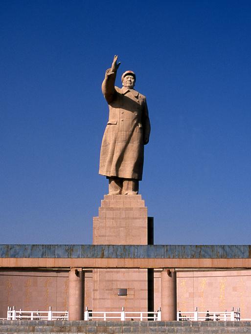 Eine Statue von Mao Tse-tung