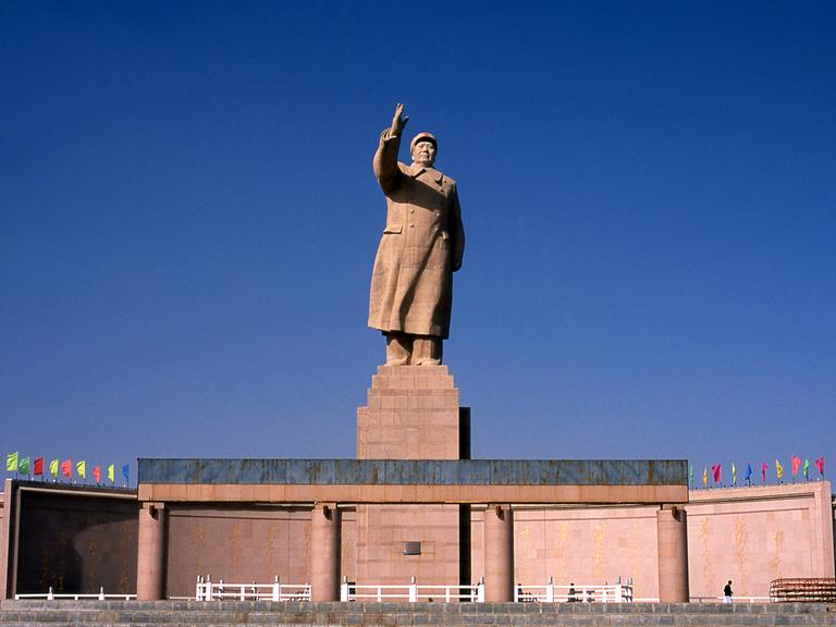 Eine Statue von Mao Tse-tung