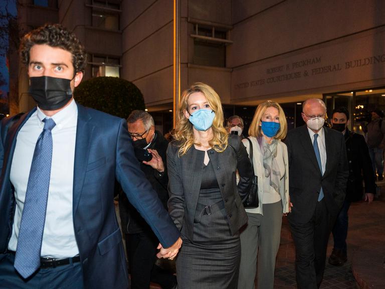 Geschworene: Gründerin von Bluttest-Firma Theranos, Elizabeht Holmes, schuldig