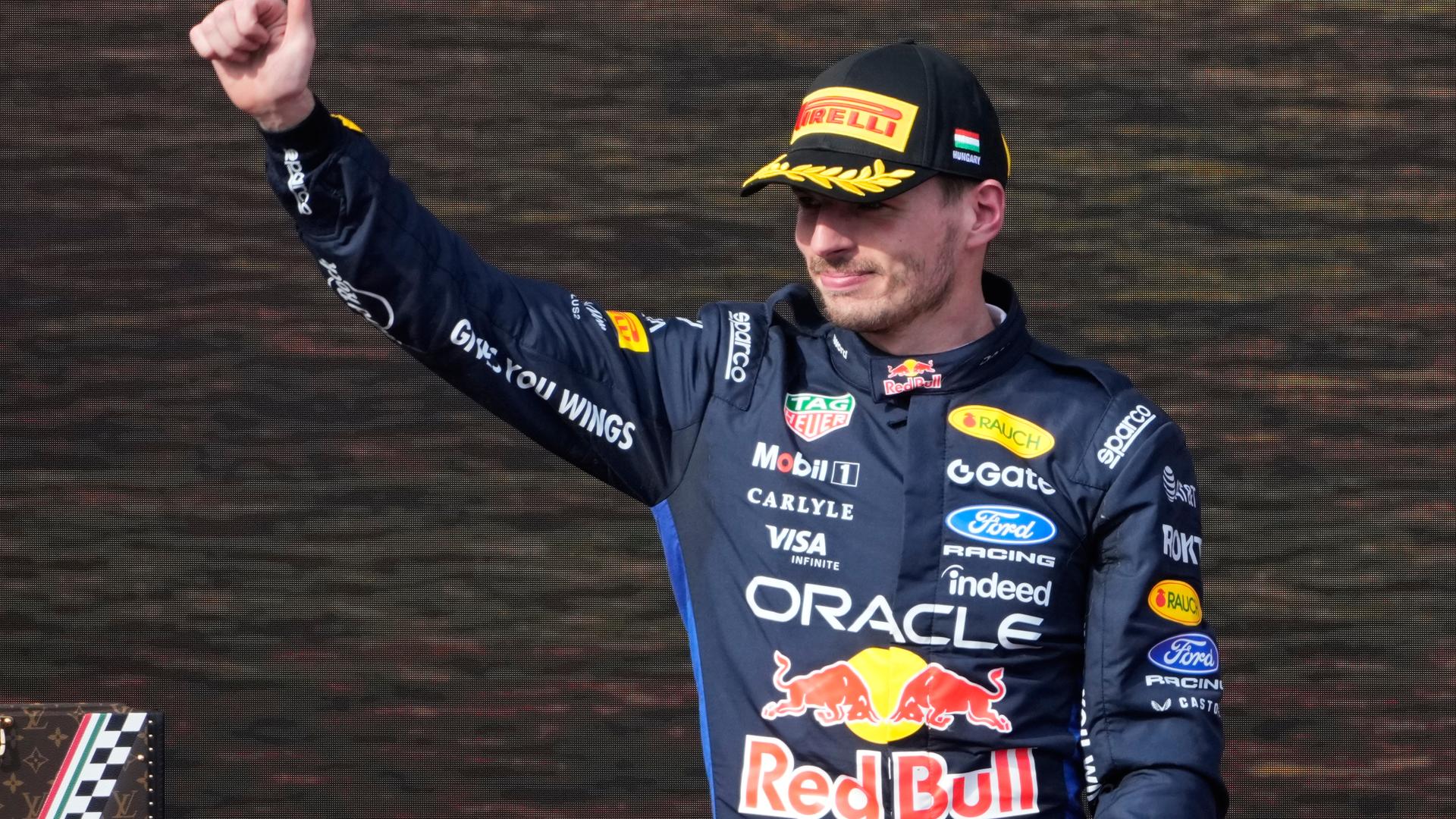 Großer Preis von Ungarn auf dem Hungaroring: Der niederländische Red-Bull-Pilot Max Verstappen, der den zweiten Platz belegte, jubelt nach dem Rennen. 