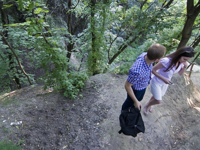 Eine Schlucht inmitten eines Buchenwaldes: Die Schlucht von Babyn Jar, wo die deutschen Besaetzer 1941 ein Massaker begingen.