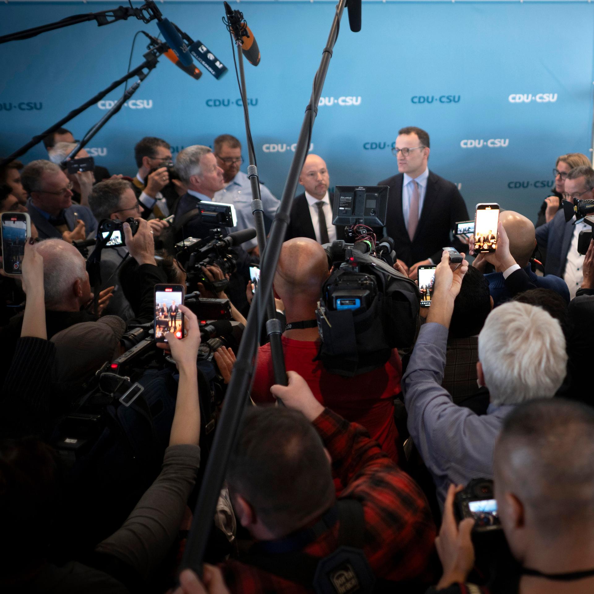 Demokratiekrise - Ratlose Politik, mutlose Medien?