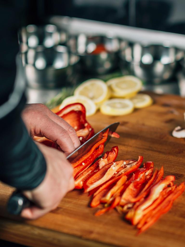 Es wird eine Koch-Show vorbereitet. Dabei geht einiges schief.