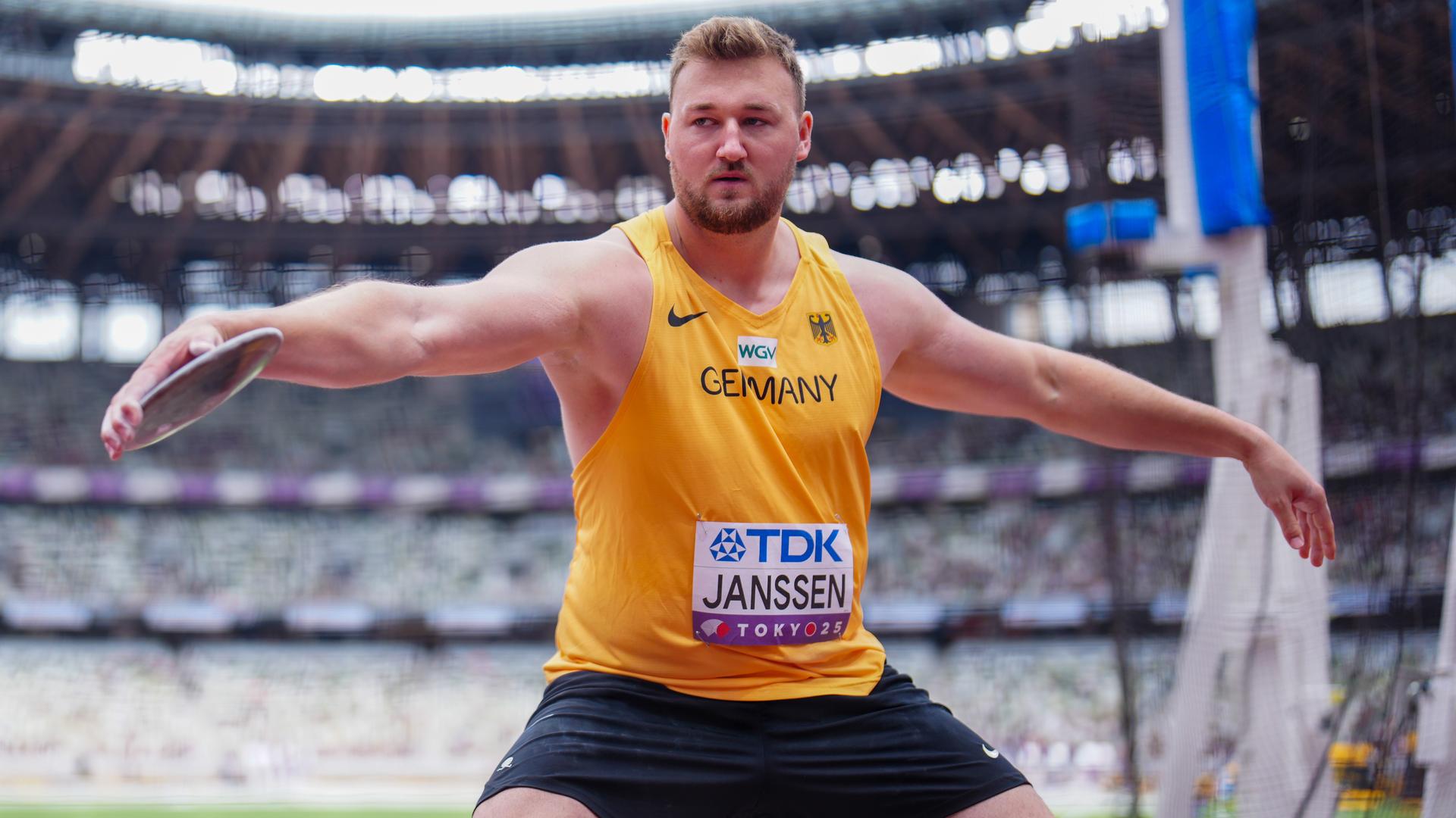 Tokio: Leichtathletik: Weltmeisterschaft, Henrik Janssen aus Deutschland in der Diskus Qualifikation. Tokio: Leichtathletik: Weltmeisterschaft, Henrik Janssen aus Deutschland in der Diskus Qualifikation.