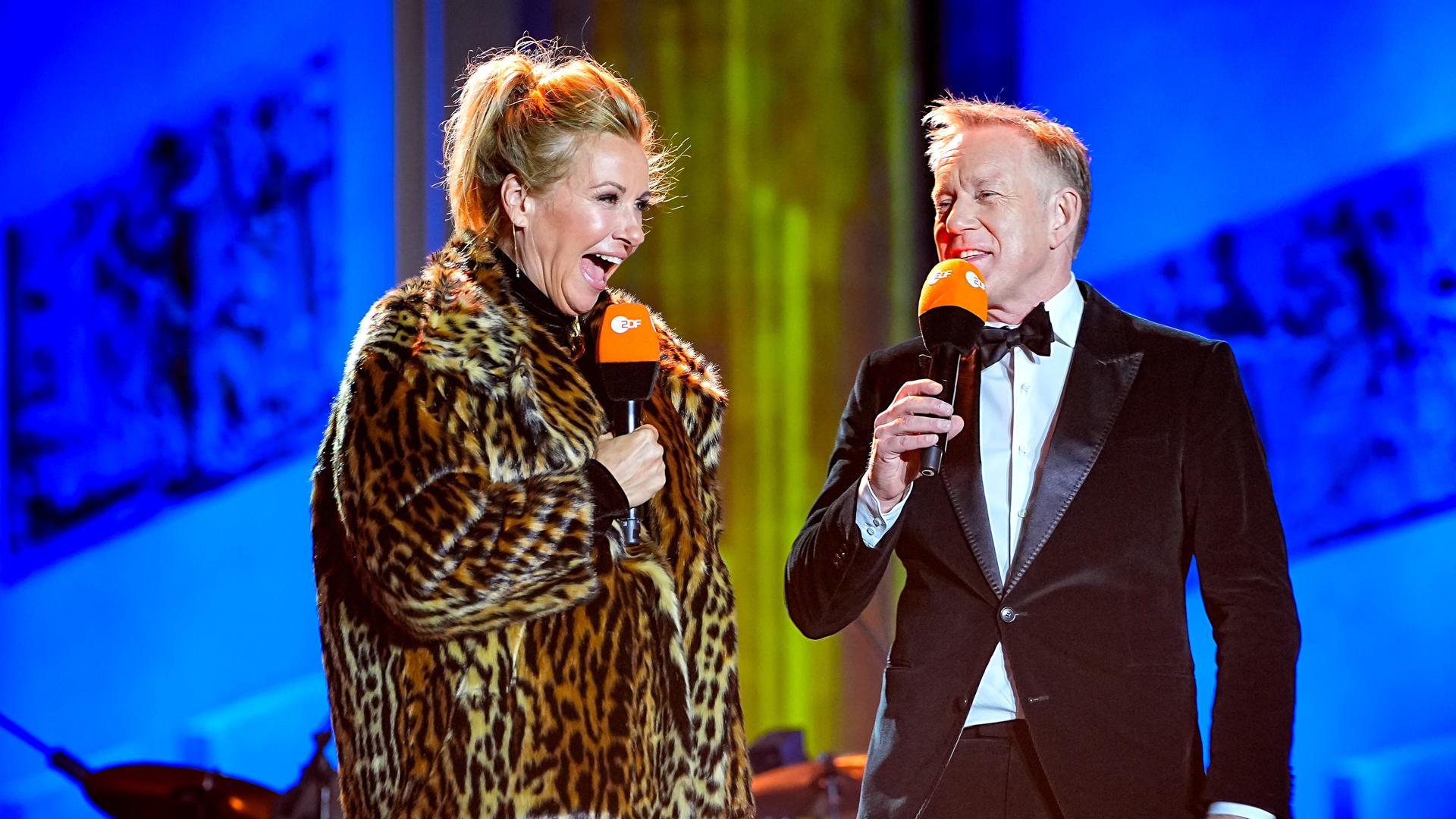Andrea "Kiwi" Kiewel und Johannes B. Kerner als Moderatoren live on stage bei der ZDF Silvesterparty "Willkommen 2023" vom Pariser Platz vor dem Brandenburger Tor. Andrea "Kiwi" Kiewel und Johannes B. Kerner als Moderatoren live on stage bei der ZDF Silvesterparty "Willkommen 2023" vom Pariser Platz vor dem Brandenburger Tor.