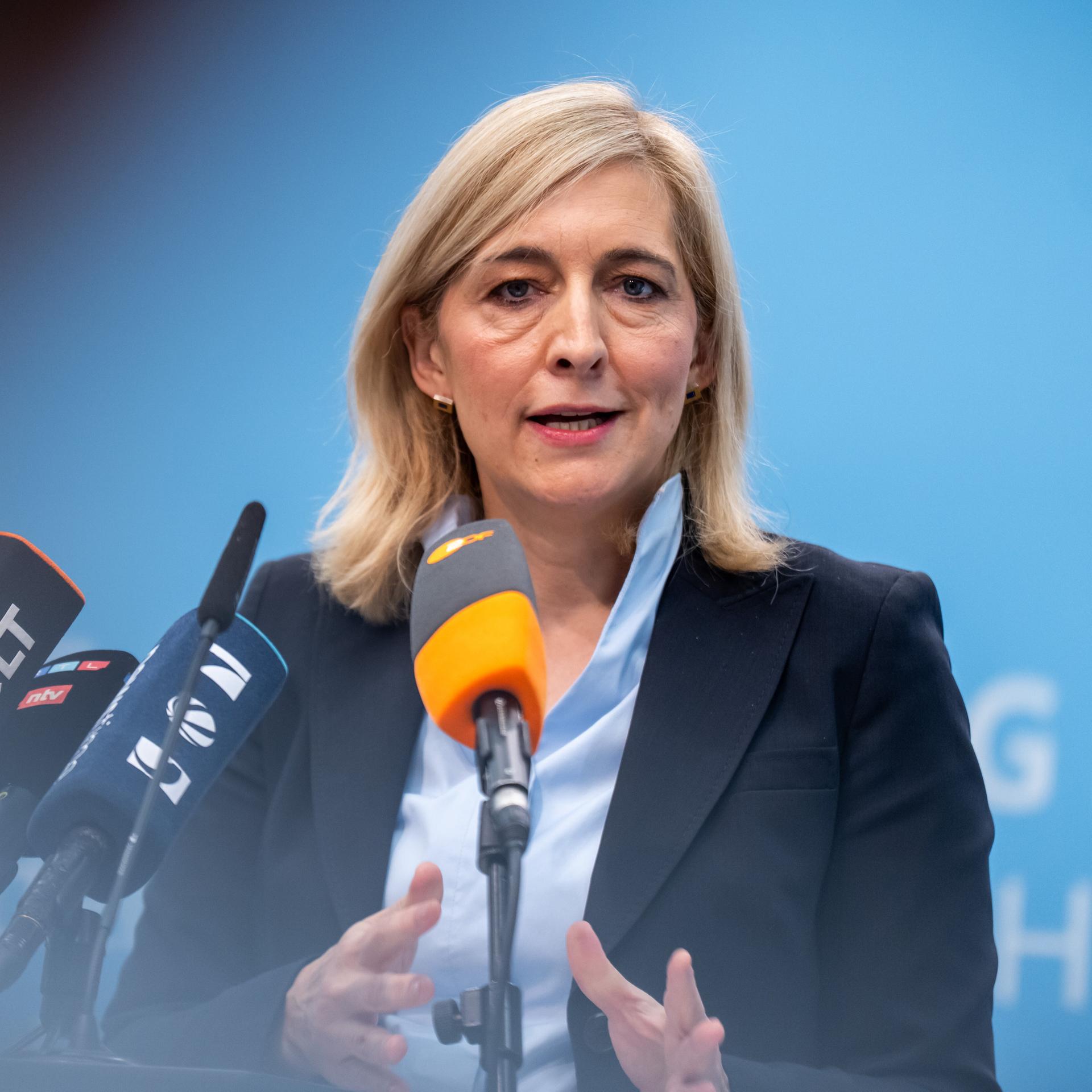 Bundesregierung - Sparpaket für stabile Kassenbeiträge beschlossen