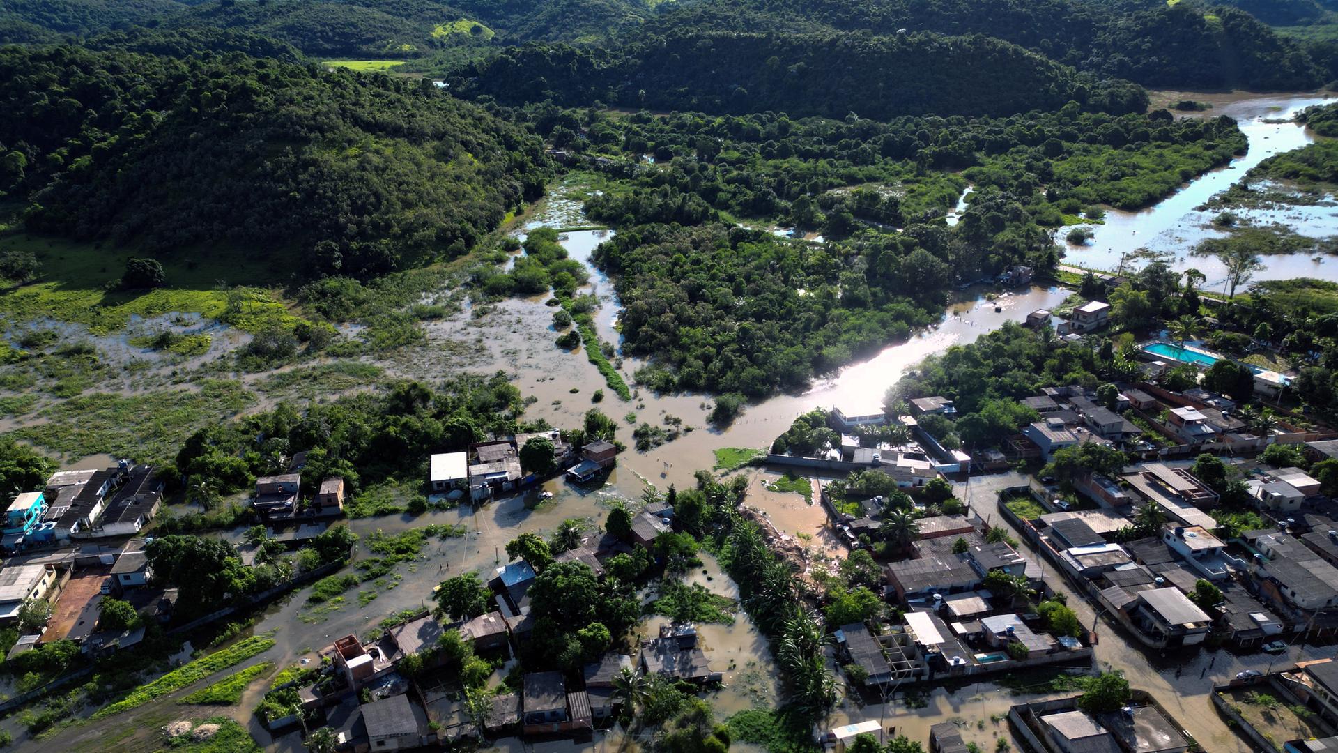 Das Luftbild zeigt Überschwemmungen in Duque de Caxias, im brasilianischen Bundesstaat Rio de Janeiro.