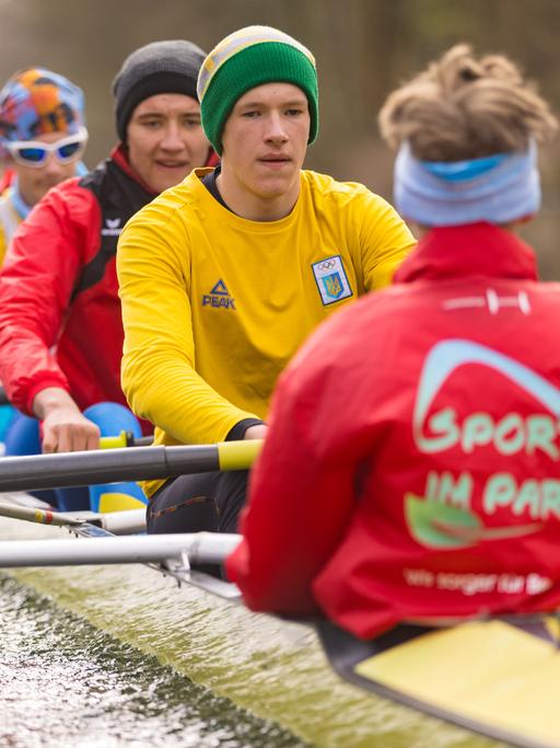 Pavlo Bolotov (Schlagposition) trainiert mit seinem ukrainische Junioren-Achter in Hannover. 